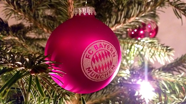 末节独砍16分拒逆转！40岁詹皇仍能飞天遁地 美媒：国王又戴上皇冠.